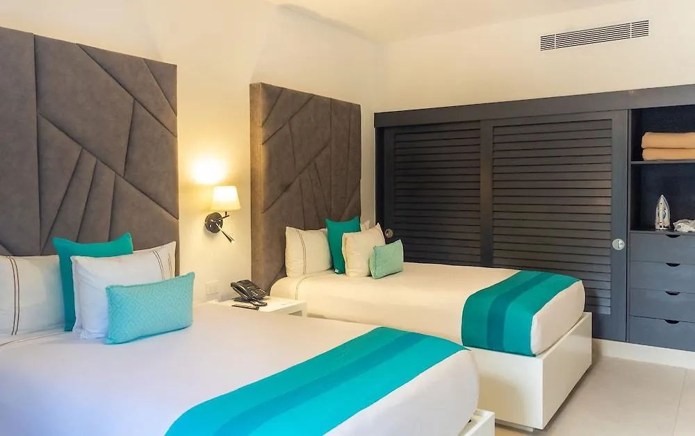 Residences At The Fives Playa del Carmen 5*,